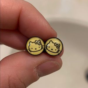 Hello kitty plugs